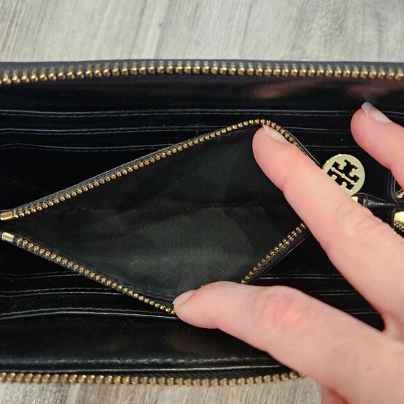 Tory Burch Patent Leather Emerson Logo Zip-Around Wallet Black Embossed Timeless - Picture 14 of 14